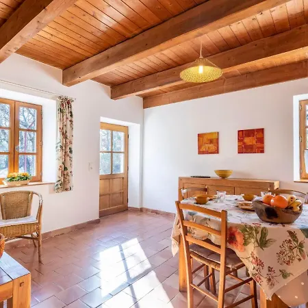 Сasa de vacaciones Le Moulin De By Interhome